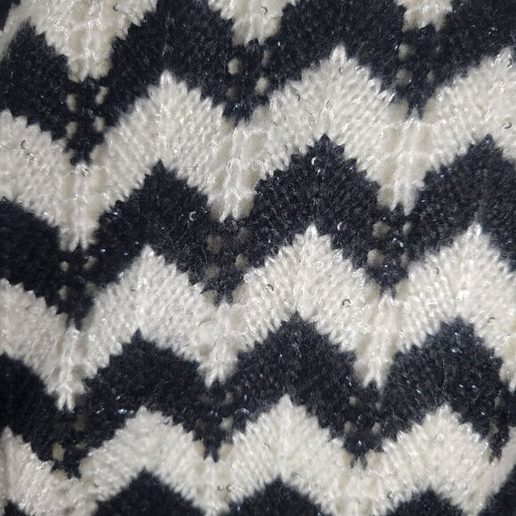 Calvin Klein Woman Chevron Pattern Sequined Black & White Knit Infinity Scarf - Picture 7 of 8